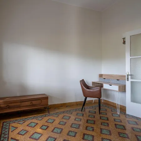 Artemisia Apartment *