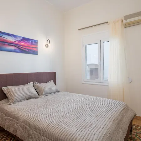 Artemisia Apartment